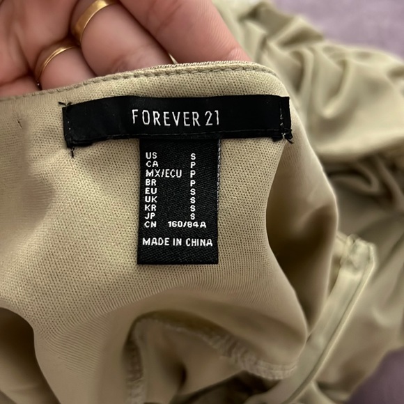 Beautiful green forever 21 dress - Picture 4 of 4